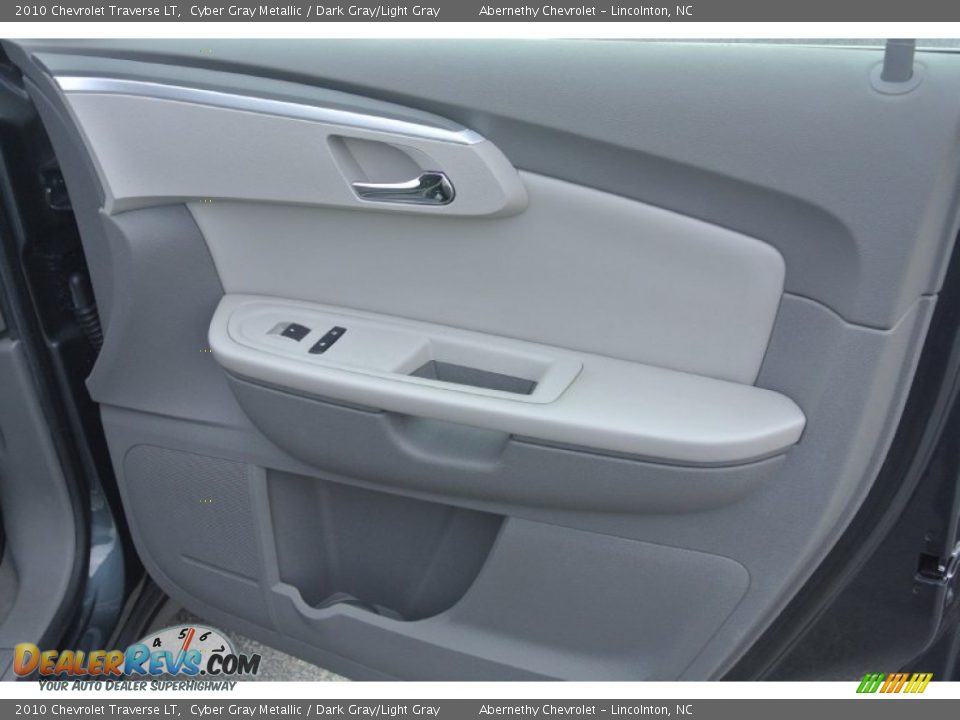 2010 Chevrolet Traverse LT Cyber Gray Metallic / Dark Gray/Light Gray Photo #18