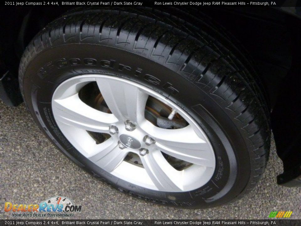 2011 Jeep Compass 2.4 4x4 Brilliant Black Crystal Pearl / Dark Slate Gray Photo #9