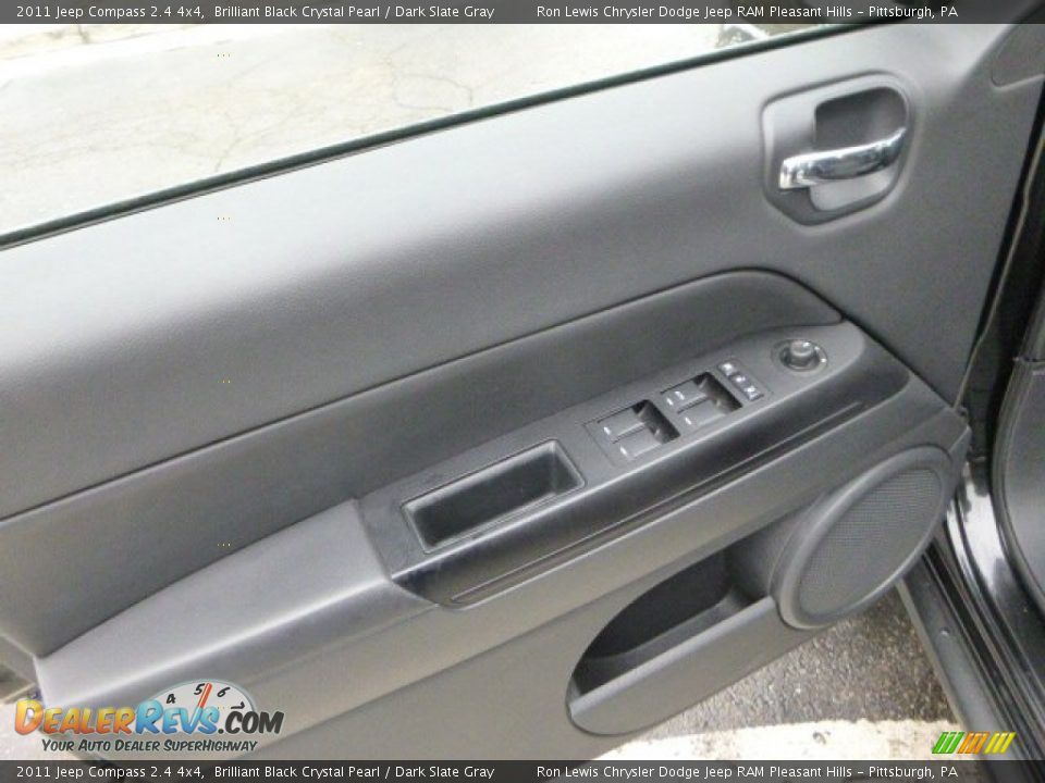 2011 Jeep Compass 2.4 4x4 Brilliant Black Crystal Pearl / Dark Slate Gray Photo #17