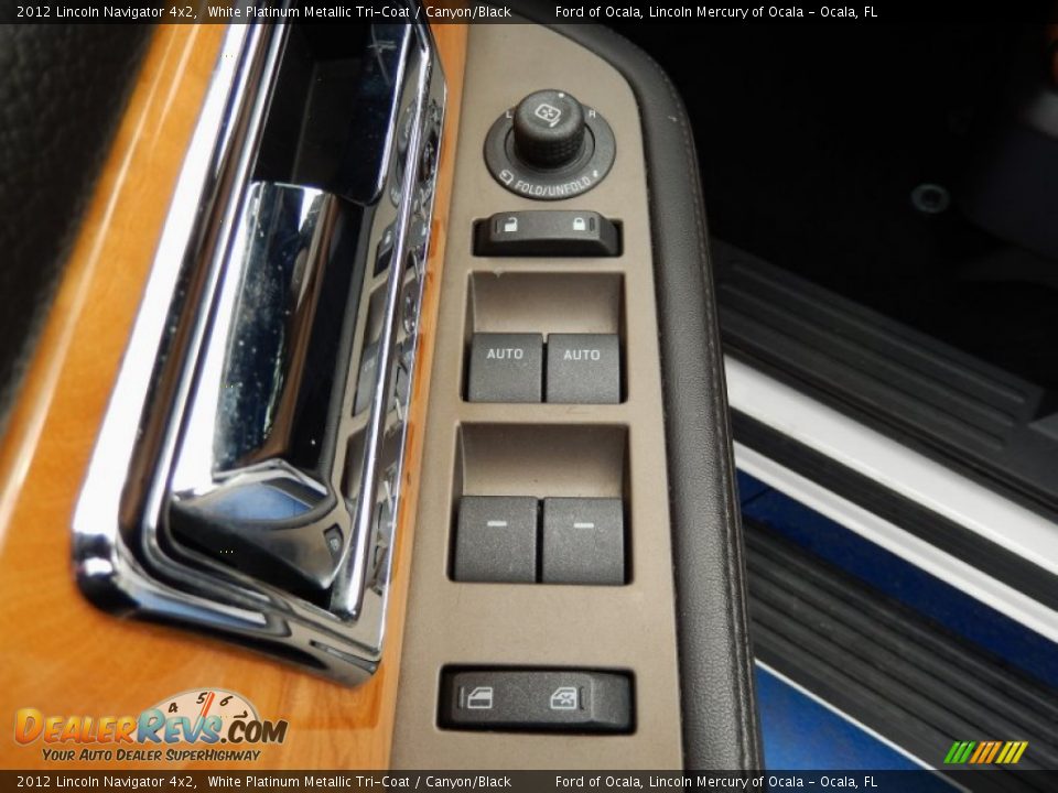 Controls of 2012 Lincoln Navigator 4x2 Photo #14