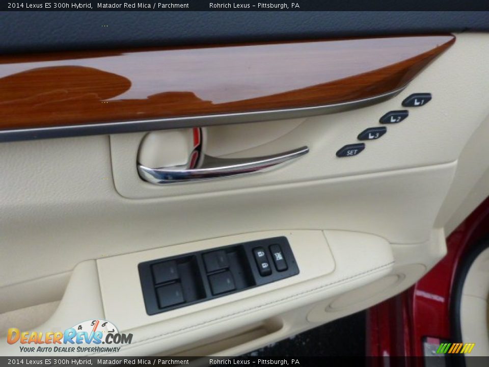 Door Panel of 2014 Lexus ES 300h Hybrid Photo #13