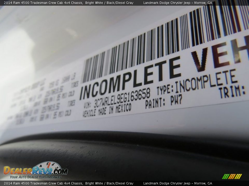 2014 Ram 4500 Tradesman Crew Cab 4x4 Chassis Bright White / Black/Diesel Gray Photo #12