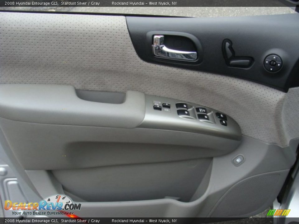 2008 Hyundai Entourage GLS Stardust Silver / Gray Photo #7