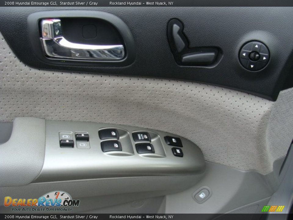 2008 Hyundai Entourage GLS Stardust Silver / Gray Photo #8