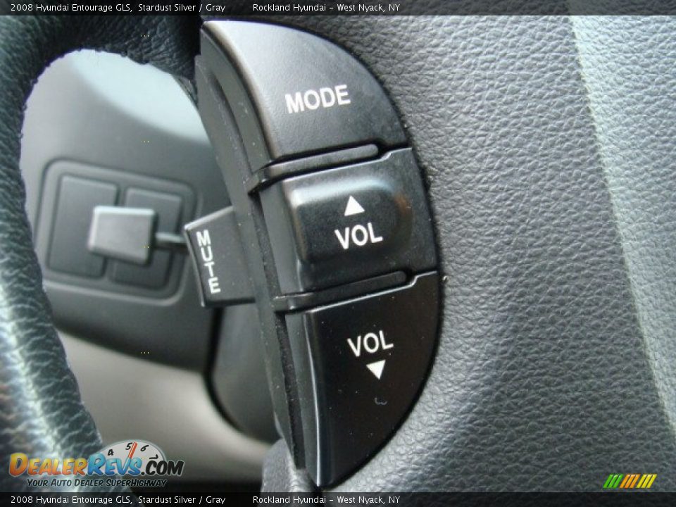 2008 Hyundai Entourage GLS Stardust Silver / Gray Photo #14