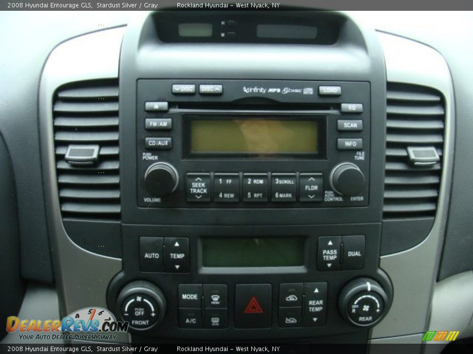 2008 Hyundai Entourage GLS Stardust Silver / Gray Photo #17