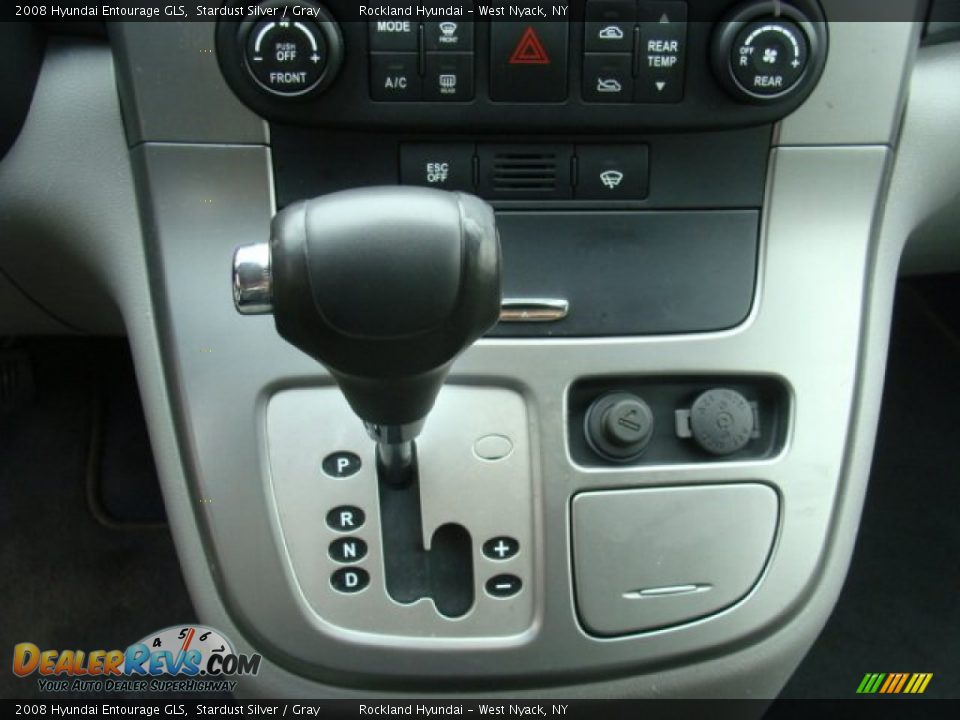 2008 Hyundai Entourage GLS Stardust Silver / Gray Photo #18