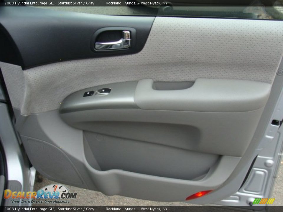 2008 Hyundai Entourage GLS Stardust Silver / Gray Photo #24
