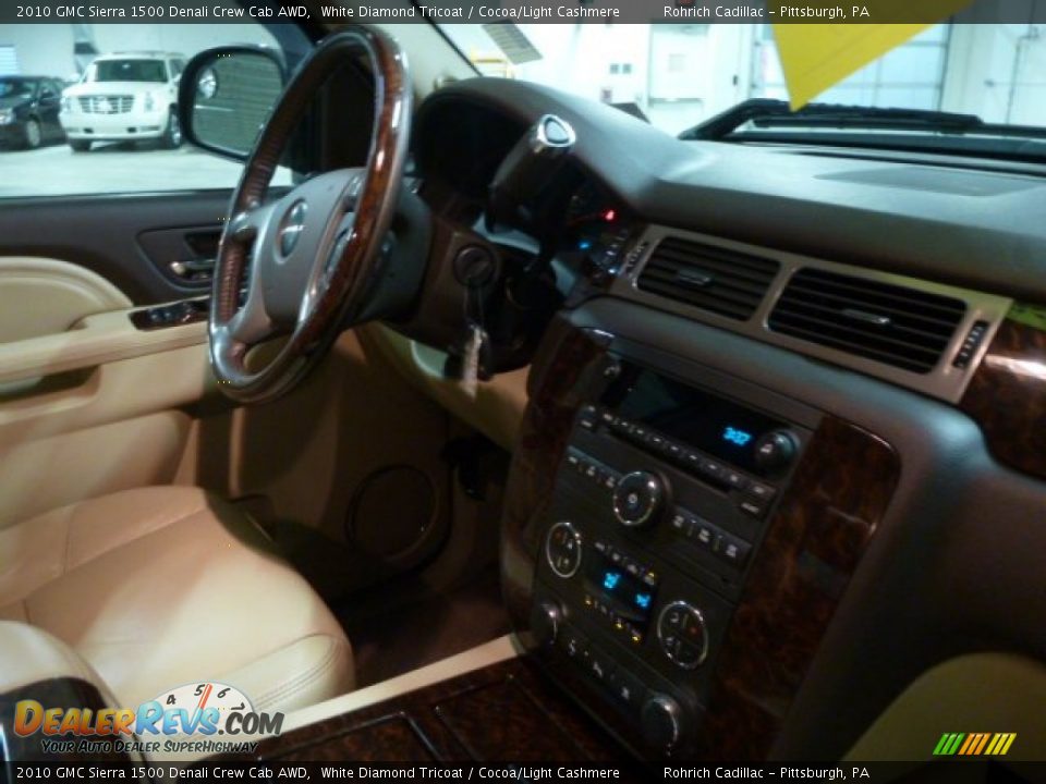 2010 GMC Sierra 1500 Denali Crew Cab AWD White Diamond Tricoat / Cocoa/Light Cashmere Photo #18