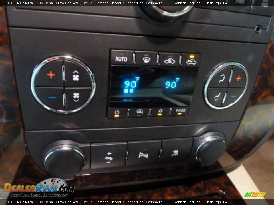 2010 GMC Sierra 1500 Denali Crew Cab AWD White Diamond Tricoat / Cocoa/Light Cashmere Photo #24