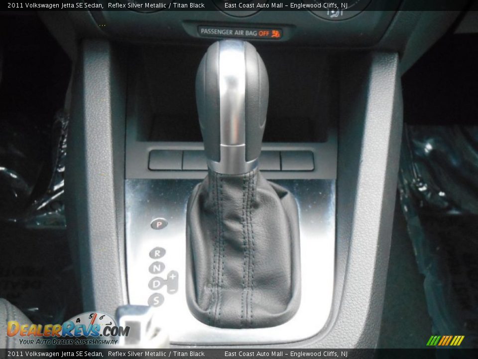 2011 Volkswagen Jetta SE Sedan Reflex Silver Metallic / Titan Black Photo #12