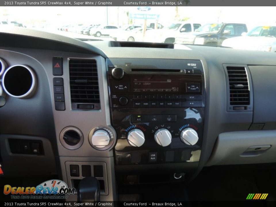 2013 Toyota Tundra SR5 CrewMax 4x4 Super White / Graphite Photo #16