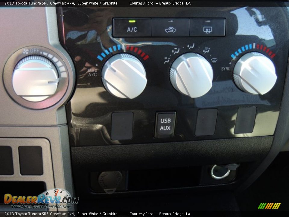 2013 Toyota Tundra SR5 CrewMax 4x4 Super White / Graphite Photo #18