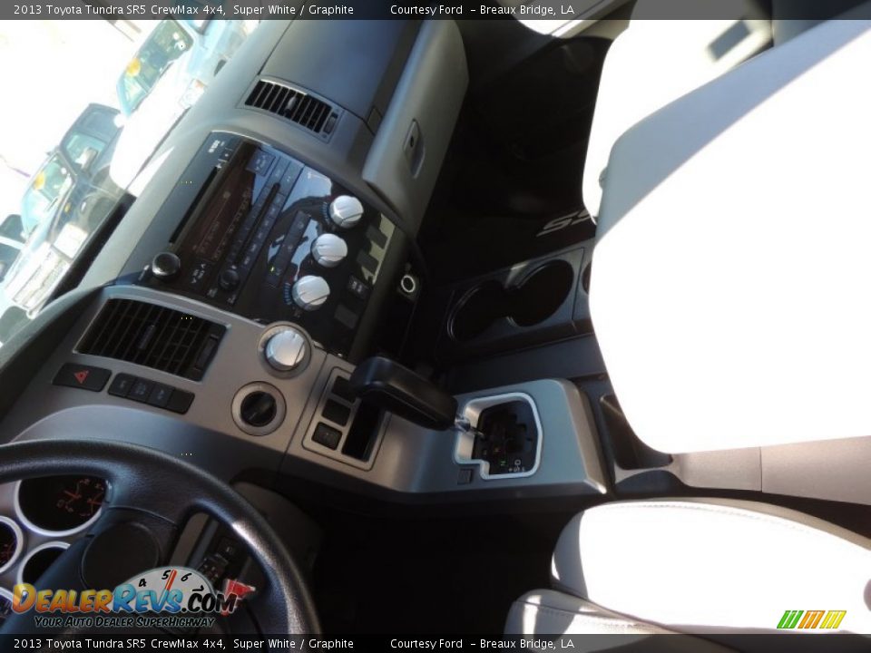 2013 Toyota Tundra SR5 CrewMax 4x4 Super White / Graphite Photo #20