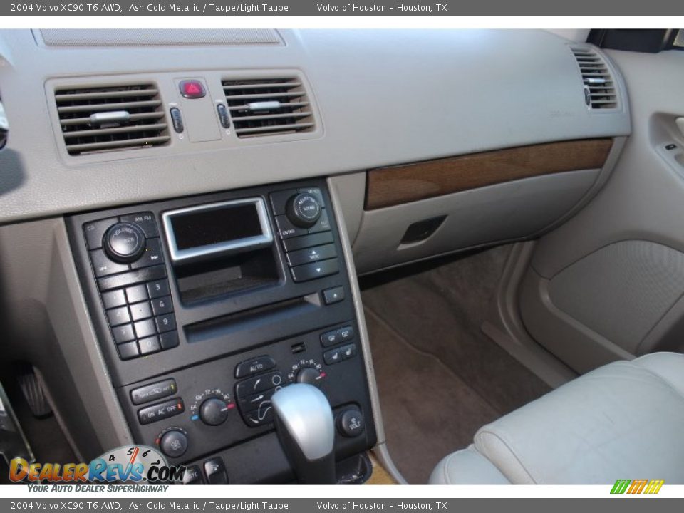 2004 Volvo XC90 T6 AWD Ash Gold Metallic / Taupe/Light Taupe Photo #10