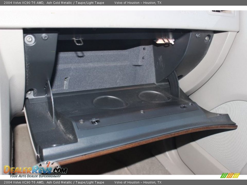 2004 Volvo XC90 T6 AWD Ash Gold Metallic / Taupe/Light Taupe Photo #13