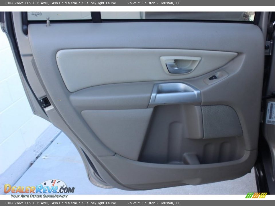 2004 Volvo XC90 T6 AWD Ash Gold Metallic / Taupe/Light Taupe Photo #18