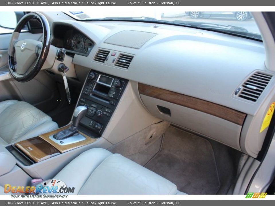2004 Volvo XC90 T6 AWD Ash Gold Metallic / Taupe/Light Taupe Photo #25