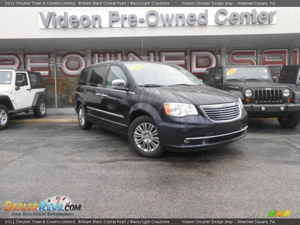 2011 Chrysler Town & Country Limited Brilliant Black Crystal Pearl / Black/Light Graystone Photo #1