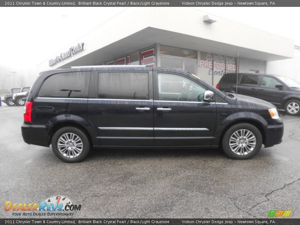 2011 Chrysler Town & Country Limited Brilliant Black Crystal Pearl / Black/Light Graystone Photo #8