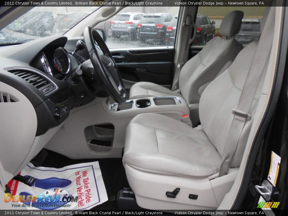 2011 Chrysler Town & Country Limited Brilliant Black Crystal Pearl / Black/Light Graystone Photo #10