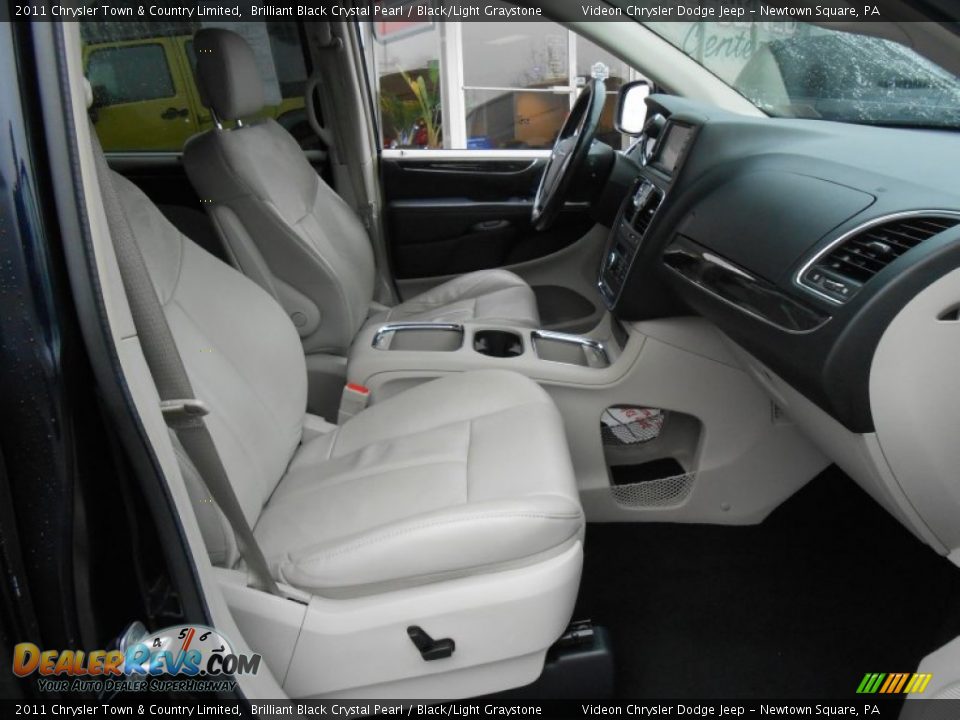 2011 Chrysler Town & Country Limited Brilliant Black Crystal Pearl / Black/Light Graystone Photo #13