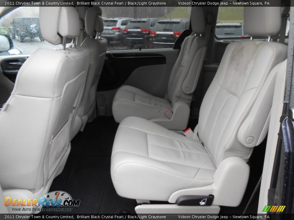 2011 Chrysler Town & Country Limited Brilliant Black Crystal Pearl / Black/Light Graystone Photo #17