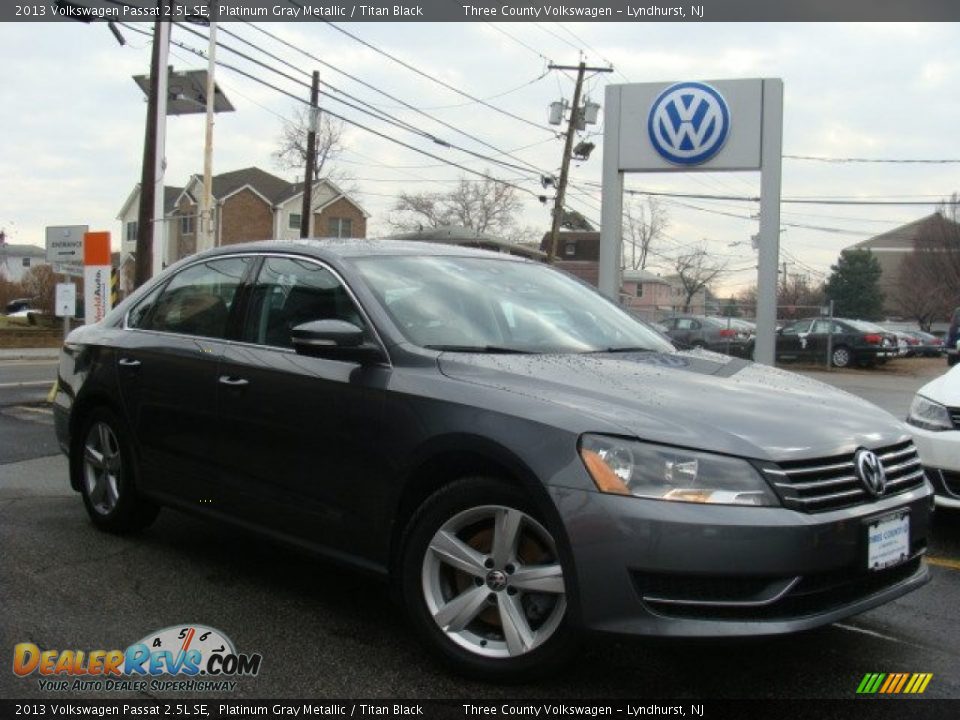 2013 Volkswagen Passat 2.5L SE Platinum Gray Metallic / Titan Black Photo #1