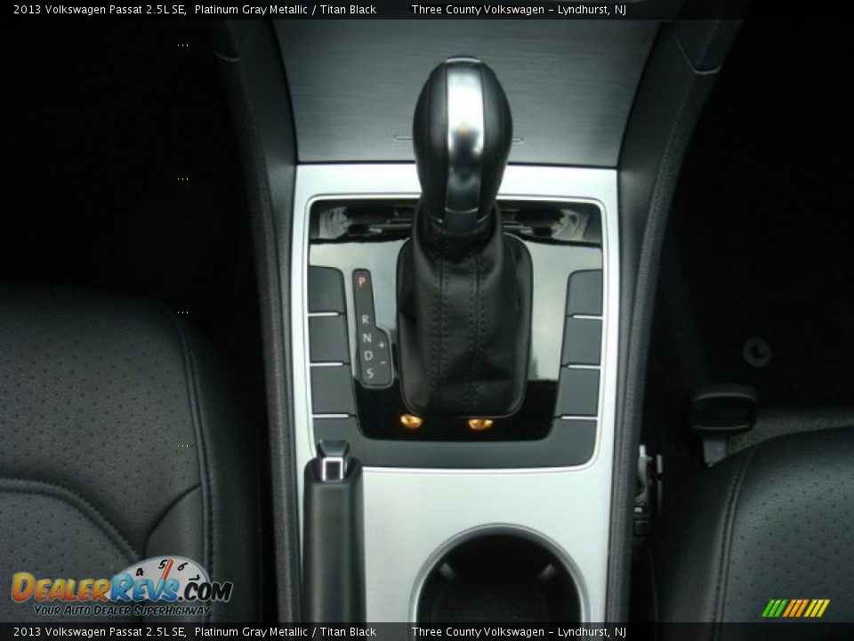 2013 Volkswagen Passat 2.5L SE Platinum Gray Metallic / Titan Black Photo #11