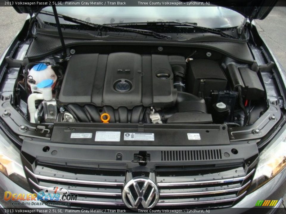 2013 Volkswagen Passat 2.5L SE Platinum Gray Metallic / Titan Black Photo #14