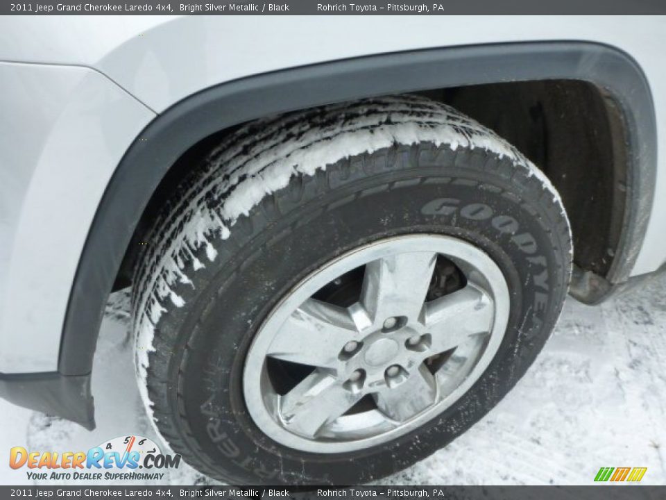 2011 Jeep Grand Cherokee Laredo 4x4 Bright Silver Metallic / Black Photo #8