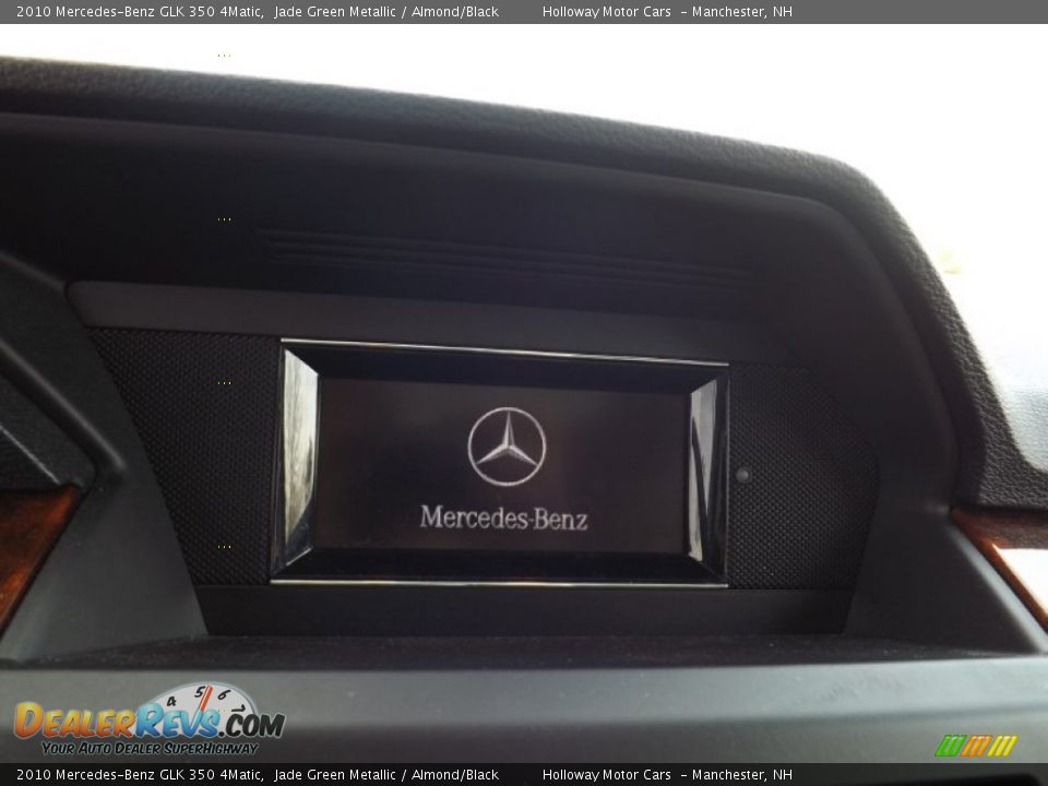 2010 Mercedes-Benz GLK 350 4Matic Jade Green Metallic / Almond/Black Photo #8