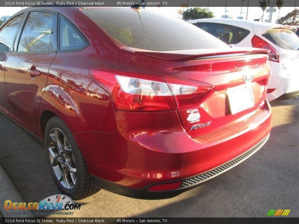 2014 Ford Focus SE Sedan Ruby Red / Charcoal Black Photo #9