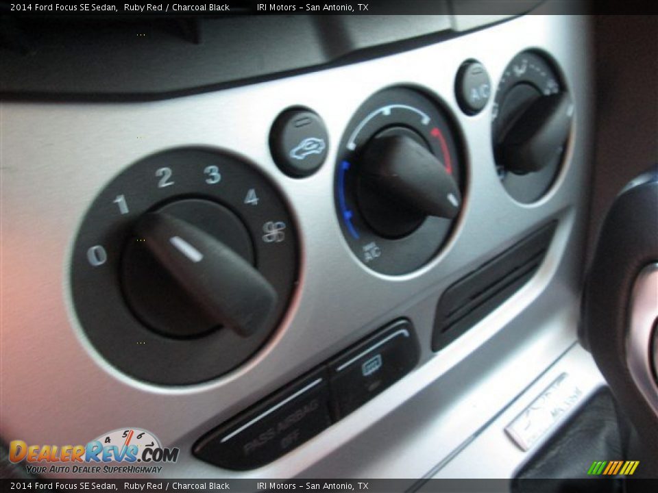 2014 Ford Focus SE Sedan Ruby Red / Charcoal Black Photo #16