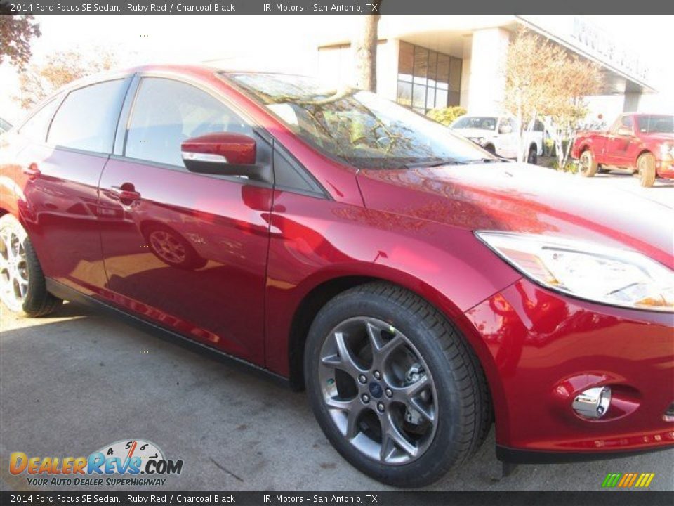 2014 Ford Focus SE Sedan Ruby Red / Charcoal Black Photo #23