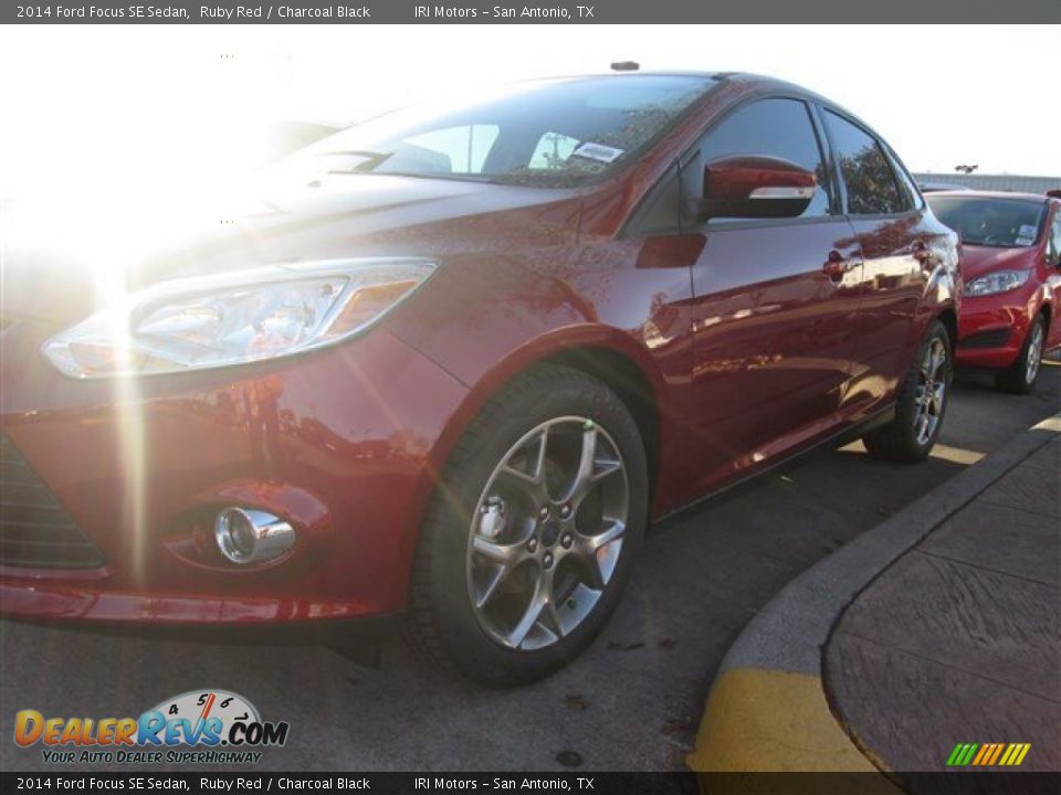 2014 Ford Focus SE Sedan Ruby Red / Charcoal Black Photo #25
