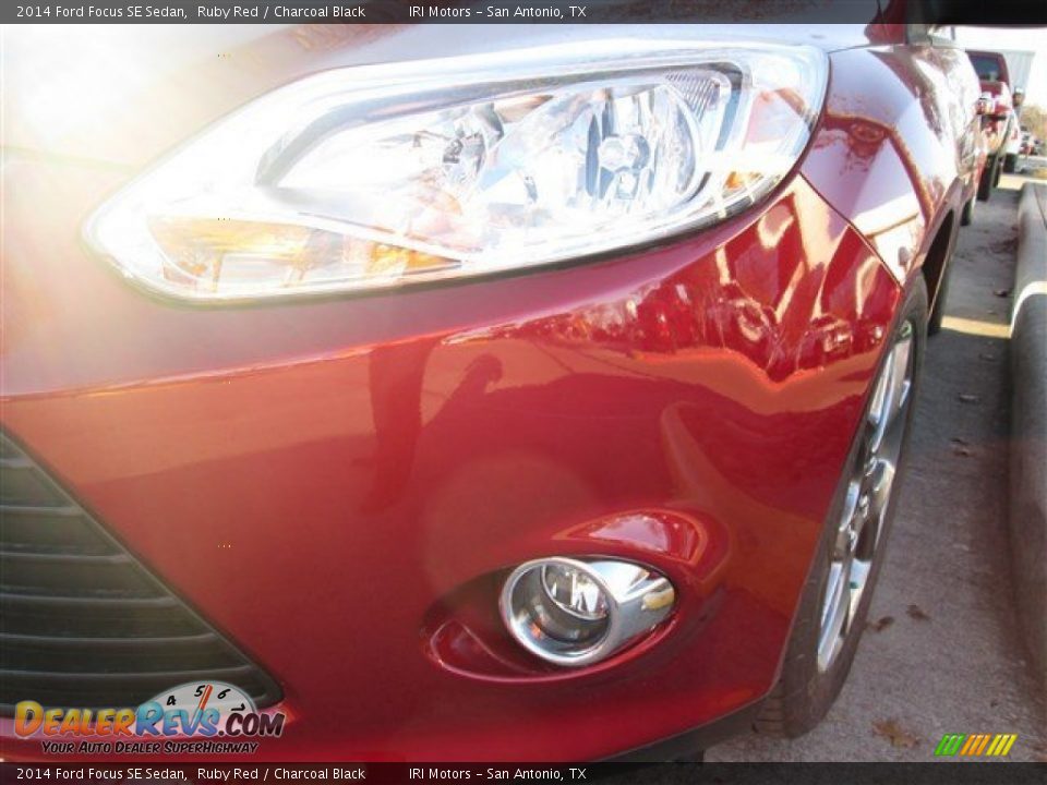 2014 Ford Focus SE Sedan Ruby Red / Charcoal Black Photo #26