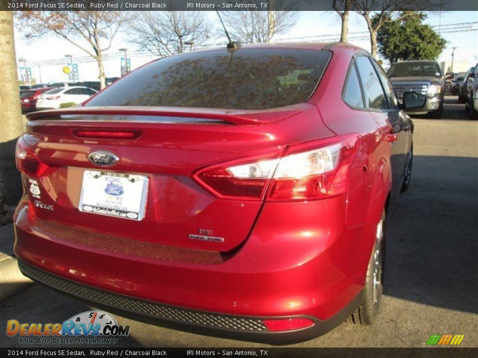 2014 Ford Focus SE Sedan Ruby Red / Charcoal Black Photo #29