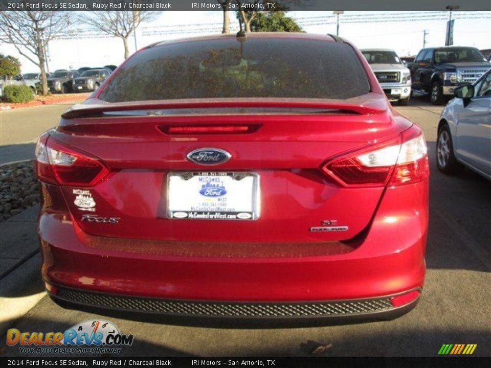 2014 Ford Focus SE Sedan Ruby Red / Charcoal Black Photo #30