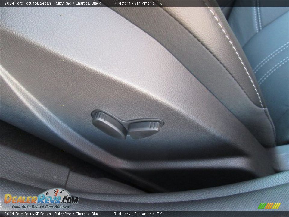 2014 Ford Focus SE Sedan Ruby Red / Charcoal Black Photo #34