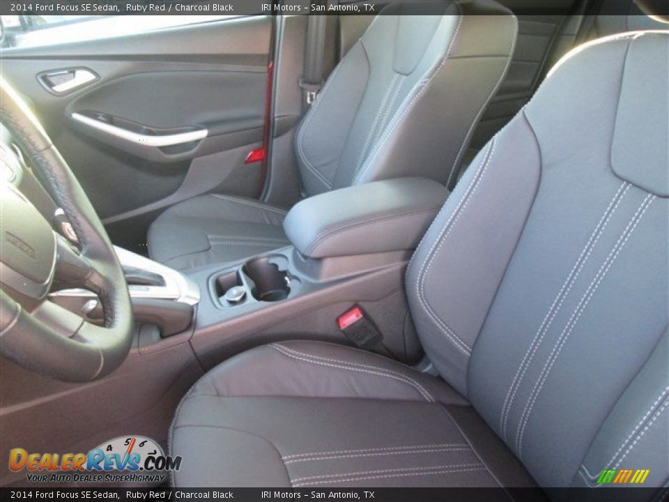 2014 Ford Focus SE Sedan Ruby Red / Charcoal Black Photo #35