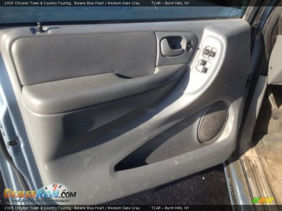 2005 Chrysler Town & Country Touring Butane Blue Pearl / Medium Slate Gray Photo #9