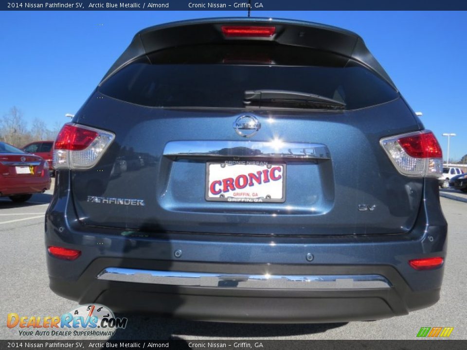 2014 Nissan Pathfinder SV Arctic Blue Metallic / Almond Photo #4