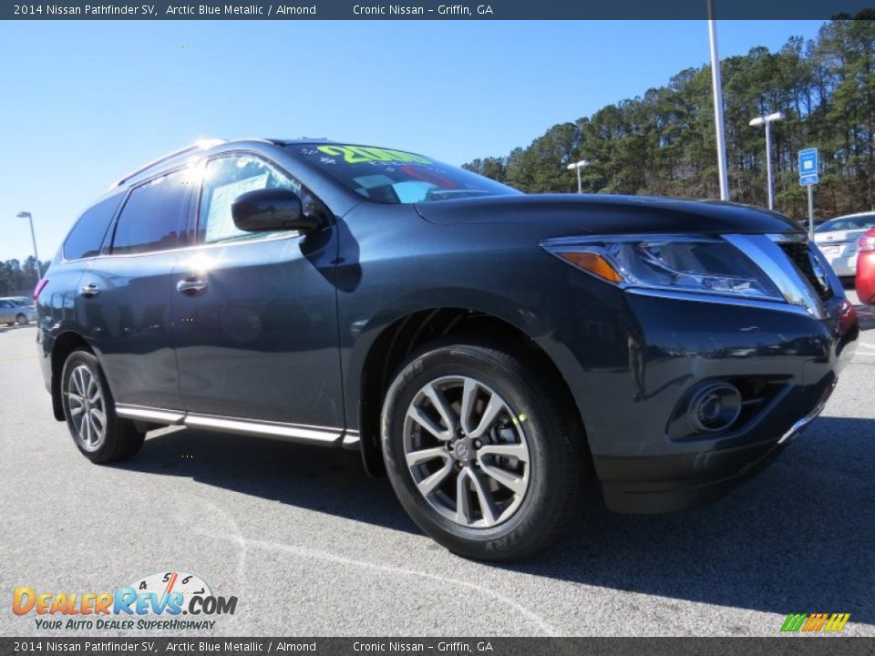 Front 3/4 View of 2014 Nissan Pathfinder SV Photo #7