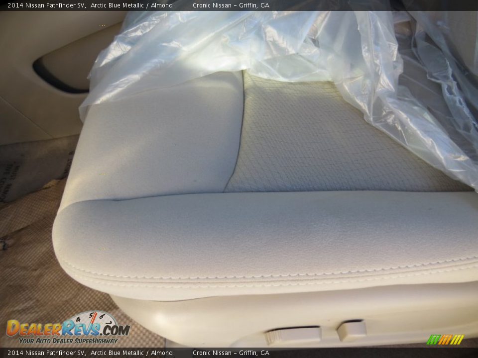 2014 Nissan Pathfinder SV Arctic Blue Metallic / Almond Photo #10