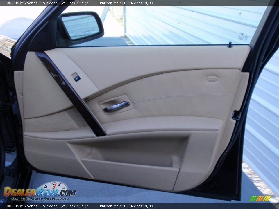 2005 BMW 5 Series 545i Sedan Jet Black / Beige Photo #22