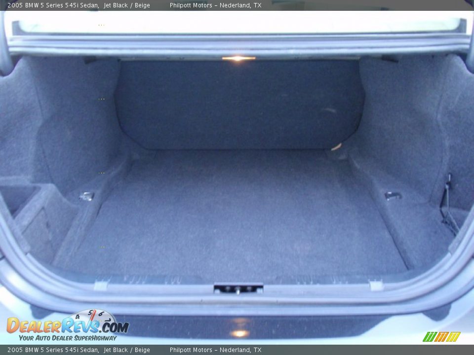 2005 BMW 5 Series 545i Sedan Jet Black / Beige Photo #28