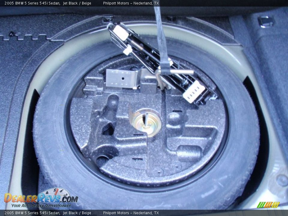 2005 BMW 5 Series 545i Sedan Jet Black / Beige Photo #29