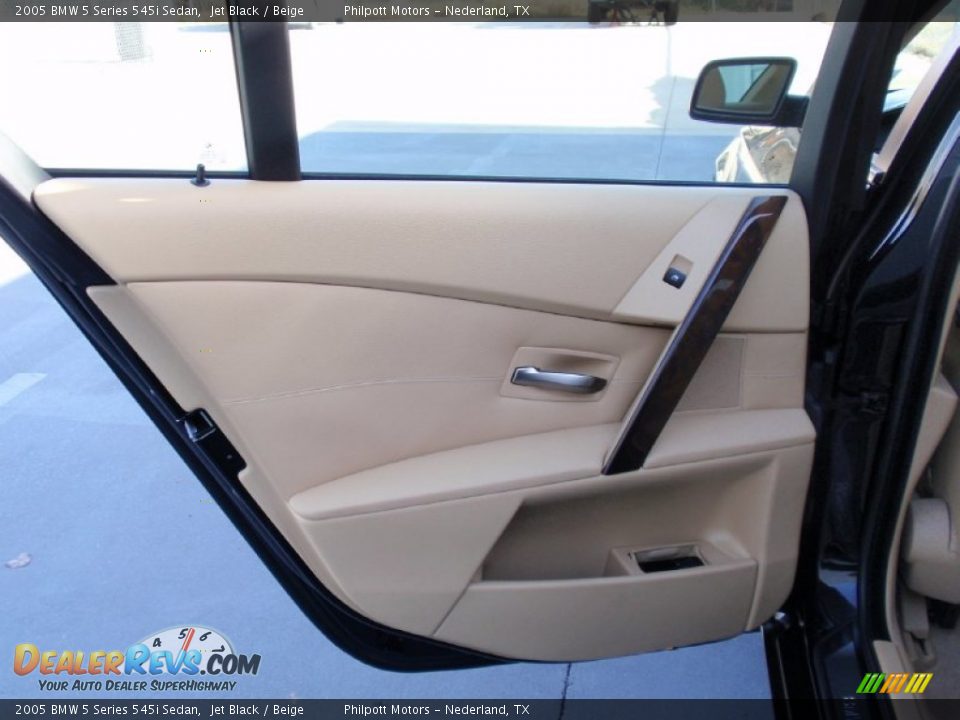 2005 BMW 5 Series 545i Sedan Jet Black / Beige Photo #30