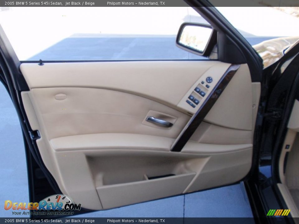 2005 BMW 5 Series 545i Sedan Jet Black / Beige Photo #33